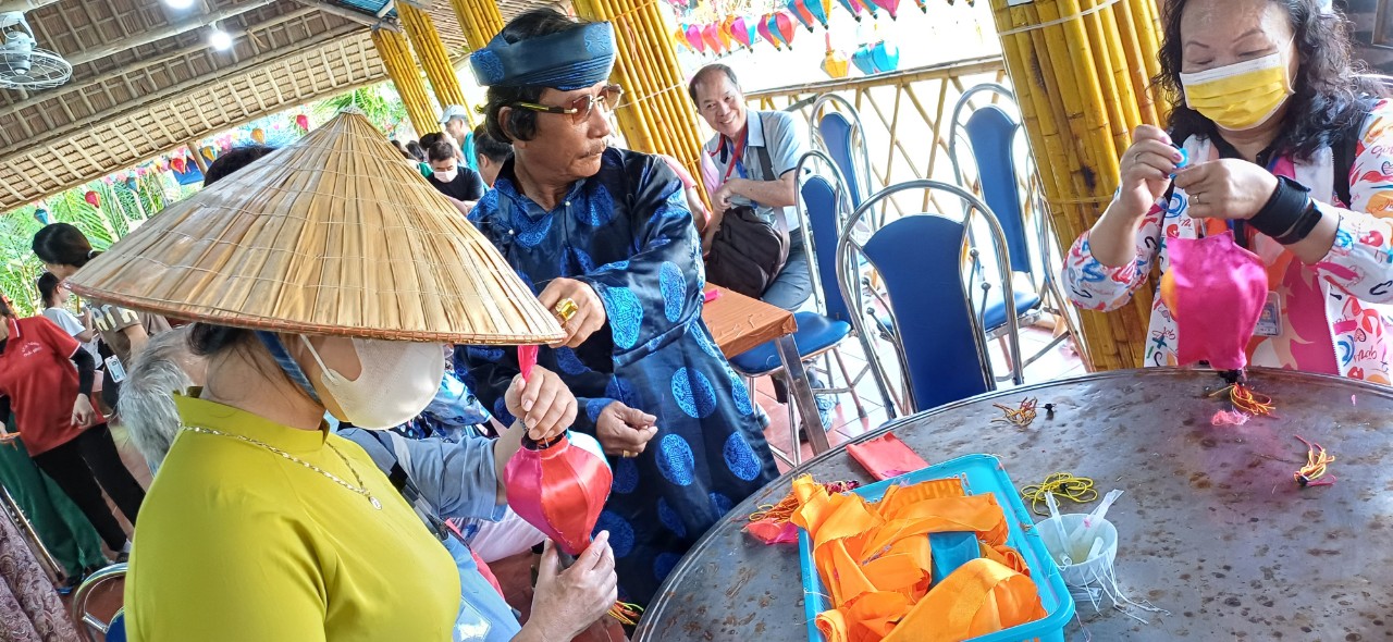 nghề làm lồng đèn Hội An